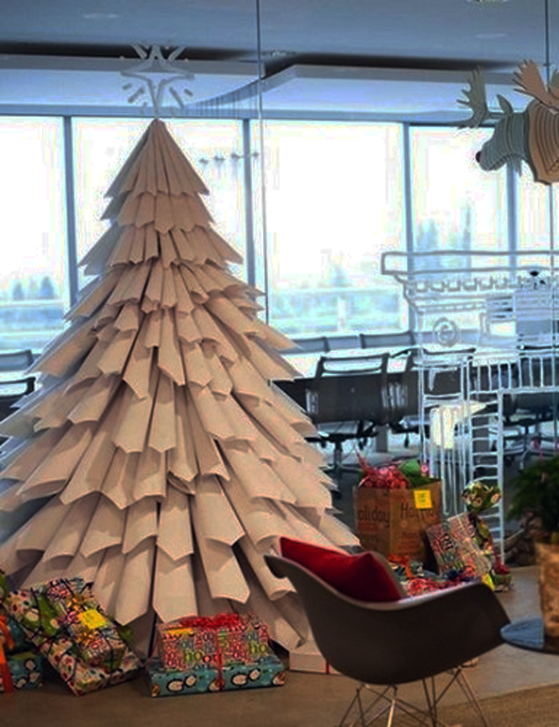 DetalleLogia Árboles de Navidad Reciclando papel, carton, cds...