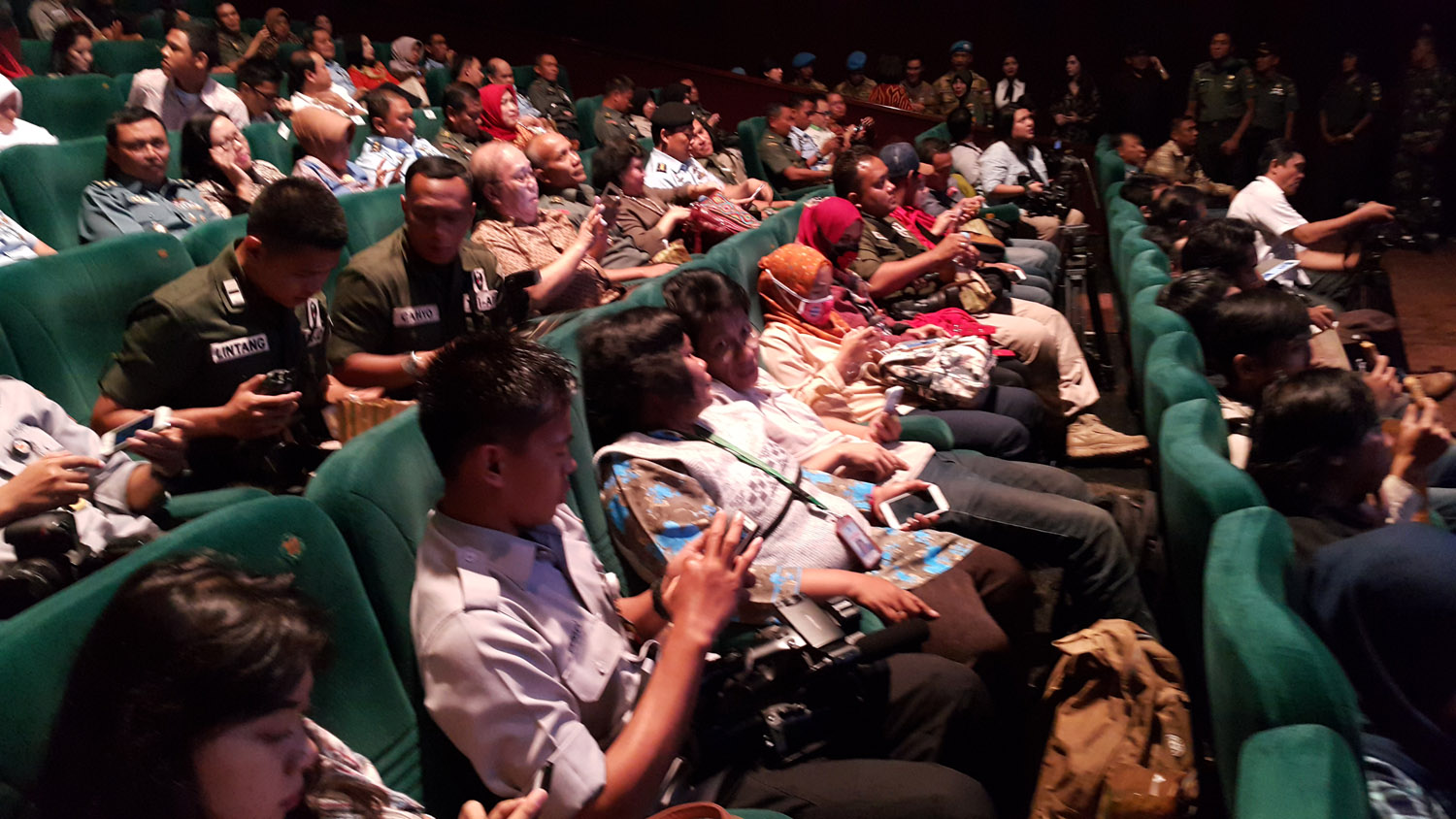 Panglima Tni Saksikan Gala Premier I Leave My Heart In Lebanon Lawu Post