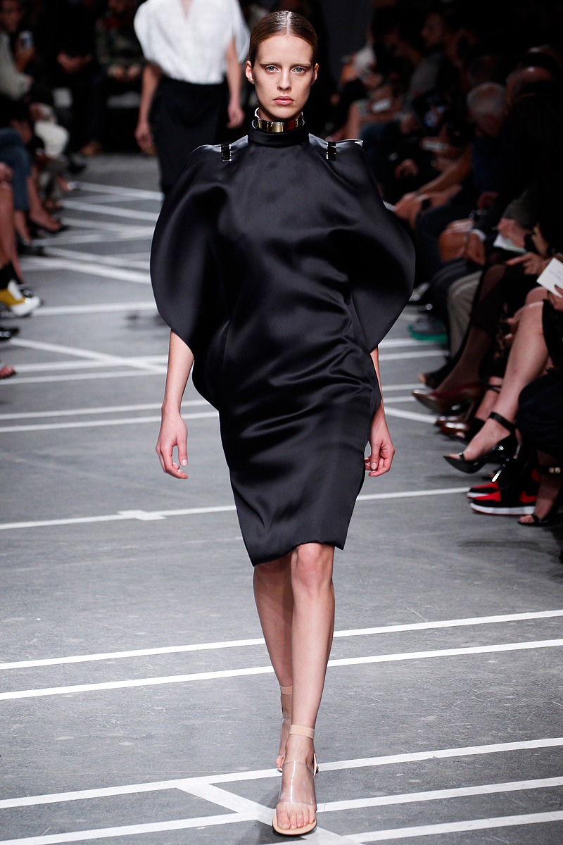 ANDREA JANKE Finest Accessories: 'A Ruffle Must Be Intelligent' - GIVENCHY