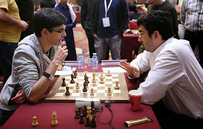 Kramnik donne une leçon d'échecs à Giri - Photo © Maria Emelianova 