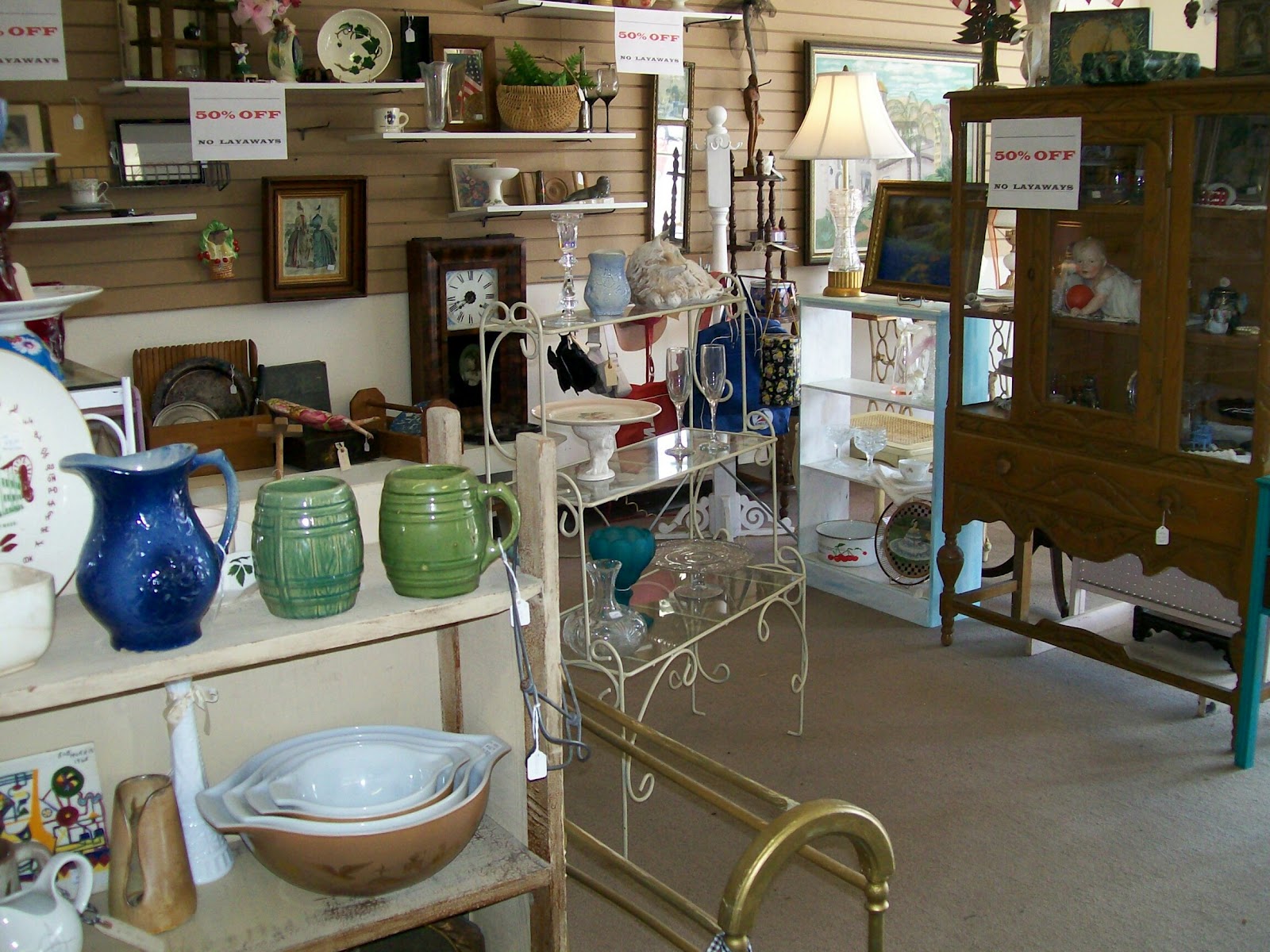 lynnesfinds My antique mall booths!