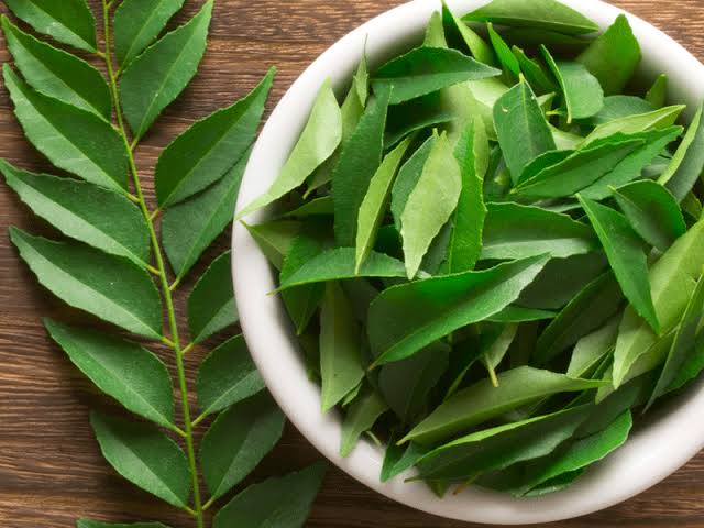 9 Indian plants that cure hair loss and dandruff