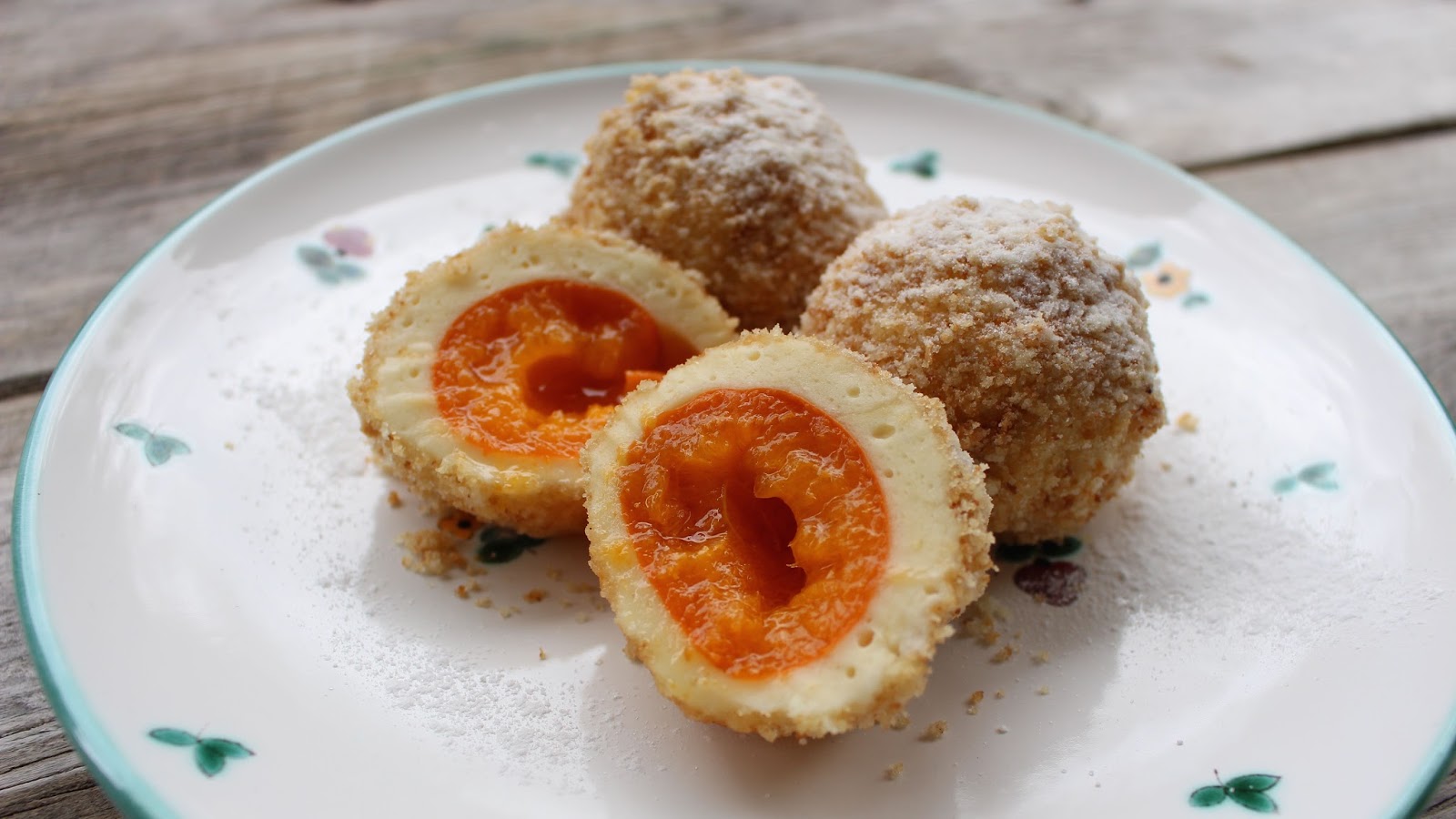 Marillenknödel | Österreichische Fruchtknödel aus Topfenteig | Mrs ...