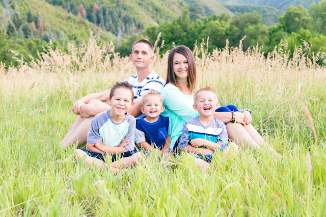 How To Choose Colors for Family Pictures: 7 great tips from a professional to make sure you choose the best colors for your family!
