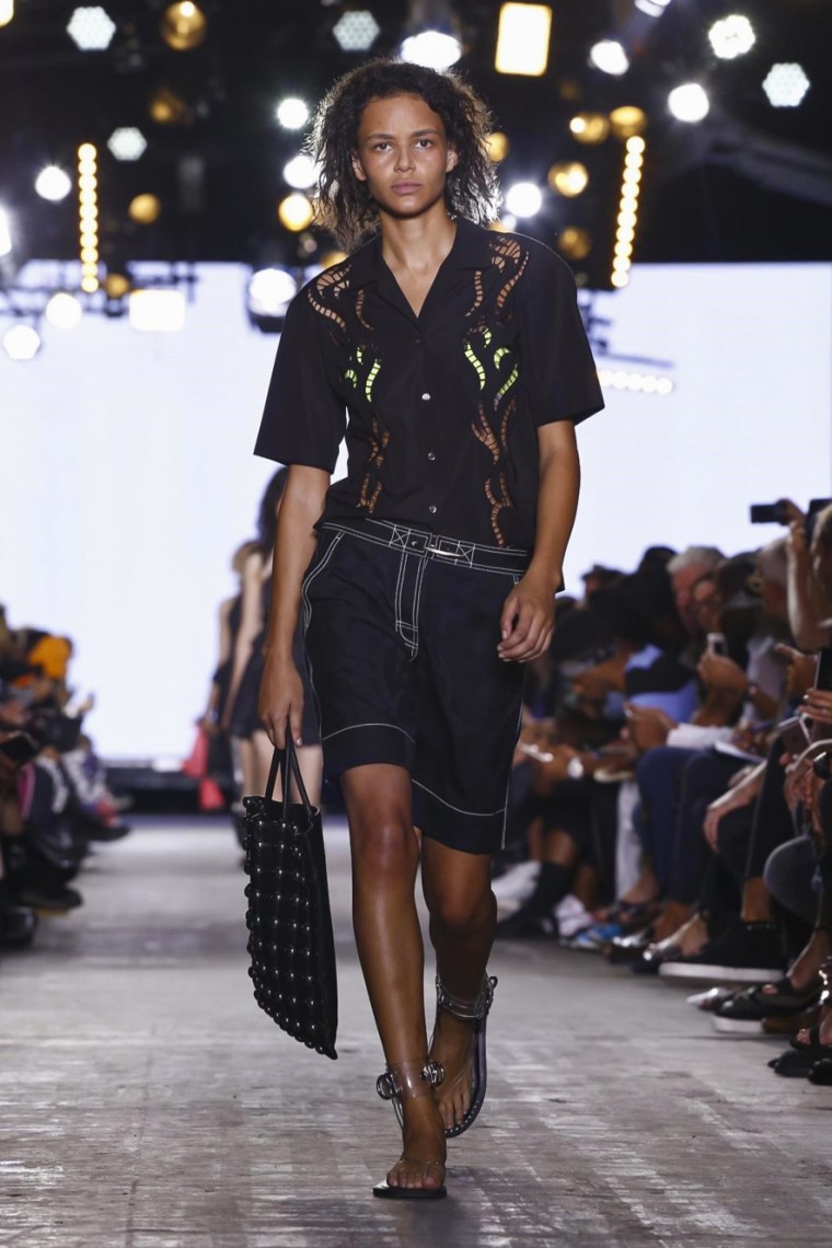 Alexander Wang- Spring Summer 2017 - New York Fashion Week alexander-wang, alexander-wang-ss17, alexander-wang-spring-summer, alexander-wang-spring-summer-2017, alexander-wang-spring-summer-new-york-fashion-week, alexander-wang-printemps-ete, dudessinauxpodiums, du-dessin-aux-podiums, nfwlive, nfw16