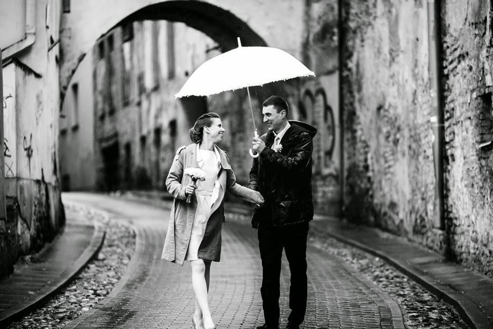 Bộ ảnh tình yêu dưới mưa khiến người xem ngỡ ngàng