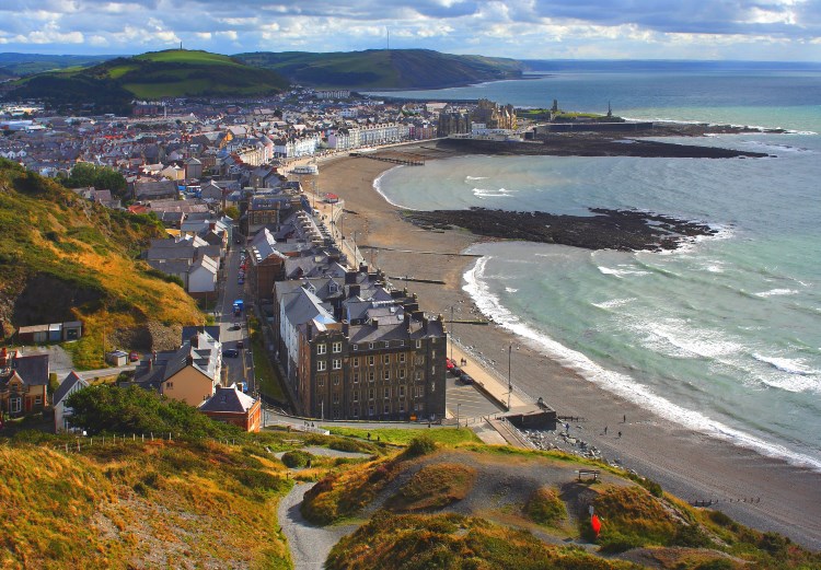 10 Best Places to Visit in Wales | Most beautiful places in the world