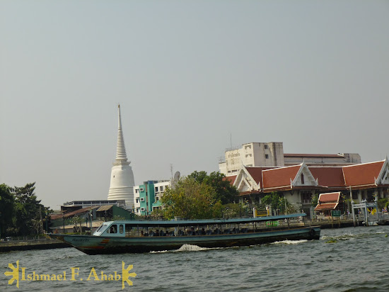 A boat cruising down Chao Phraya River, Bangkok