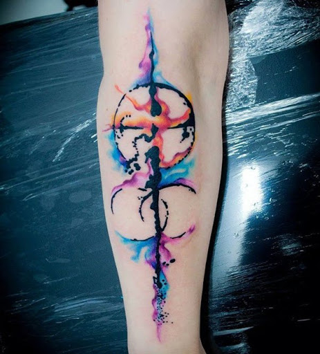 Não pode haver nenhum sólido característica deste projeto, mas ainda é um maravilhoso tatuagem de ter. O que com cores suaves e traços trazido a você por aquarela estilo de design.