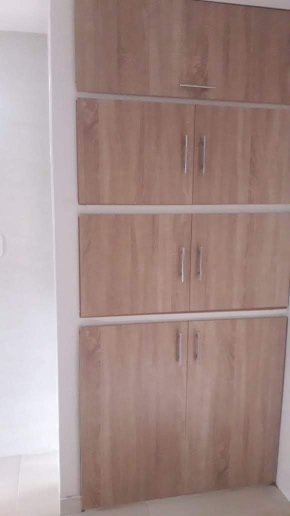 CONSTRUCCIONES Y DISEÑOS BARAKALDO MUEBLE MULTIFICIONAL CON PUERTA DE