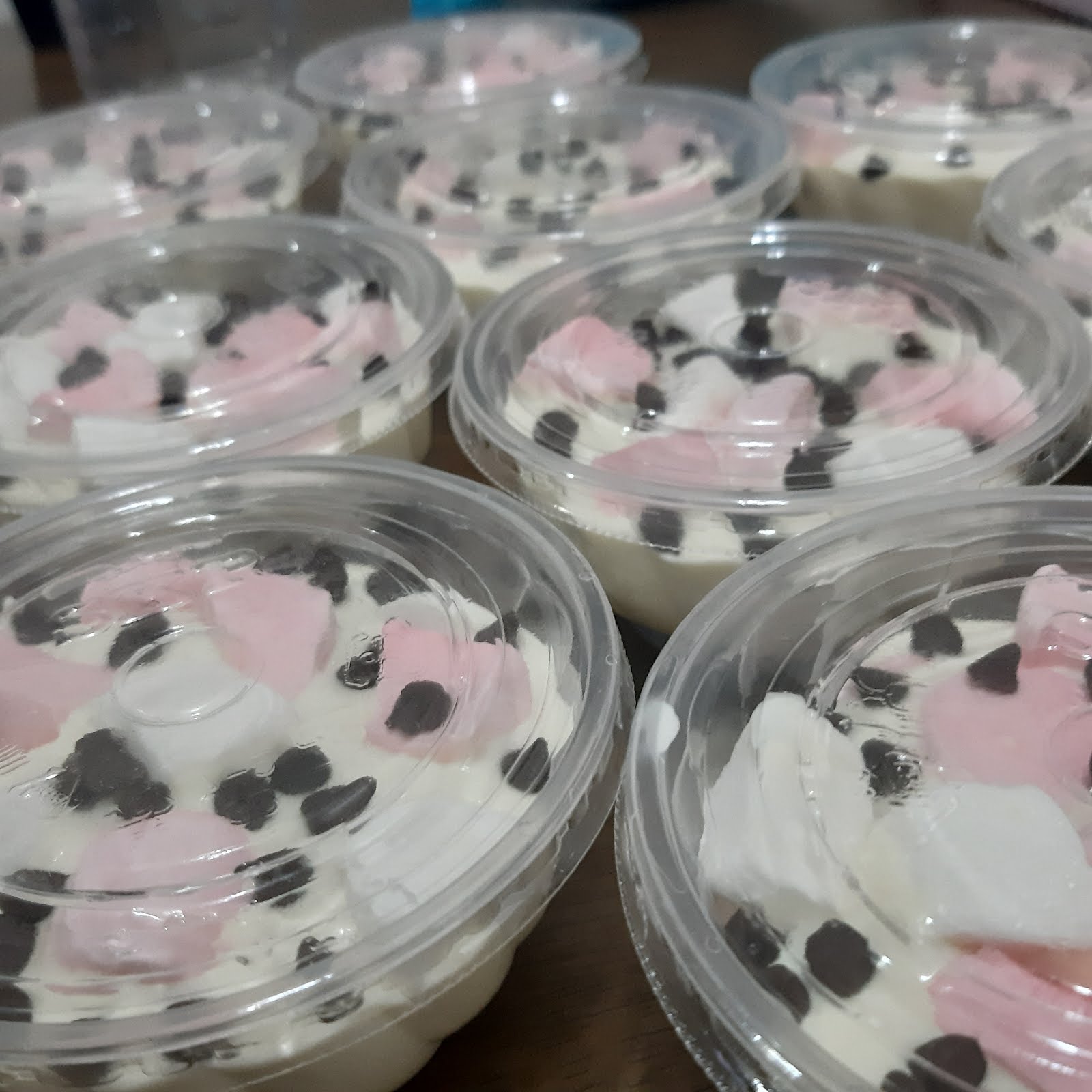 Marshmallow chocolate cheesecake in standard cups
