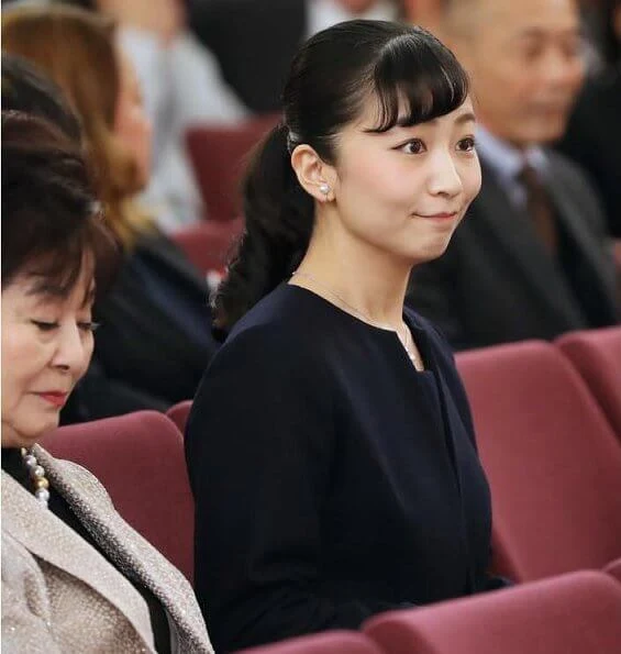 Crown Princess Kiko used to attend this meeting held every year. This year, Princess Kako attended the meeting without her mother