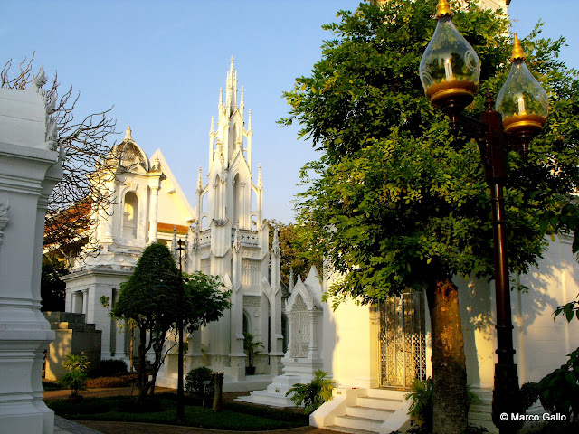 CEMENTERIO REAL WAT RATCHABOPHIT, BANGKOK. TAILANDIA