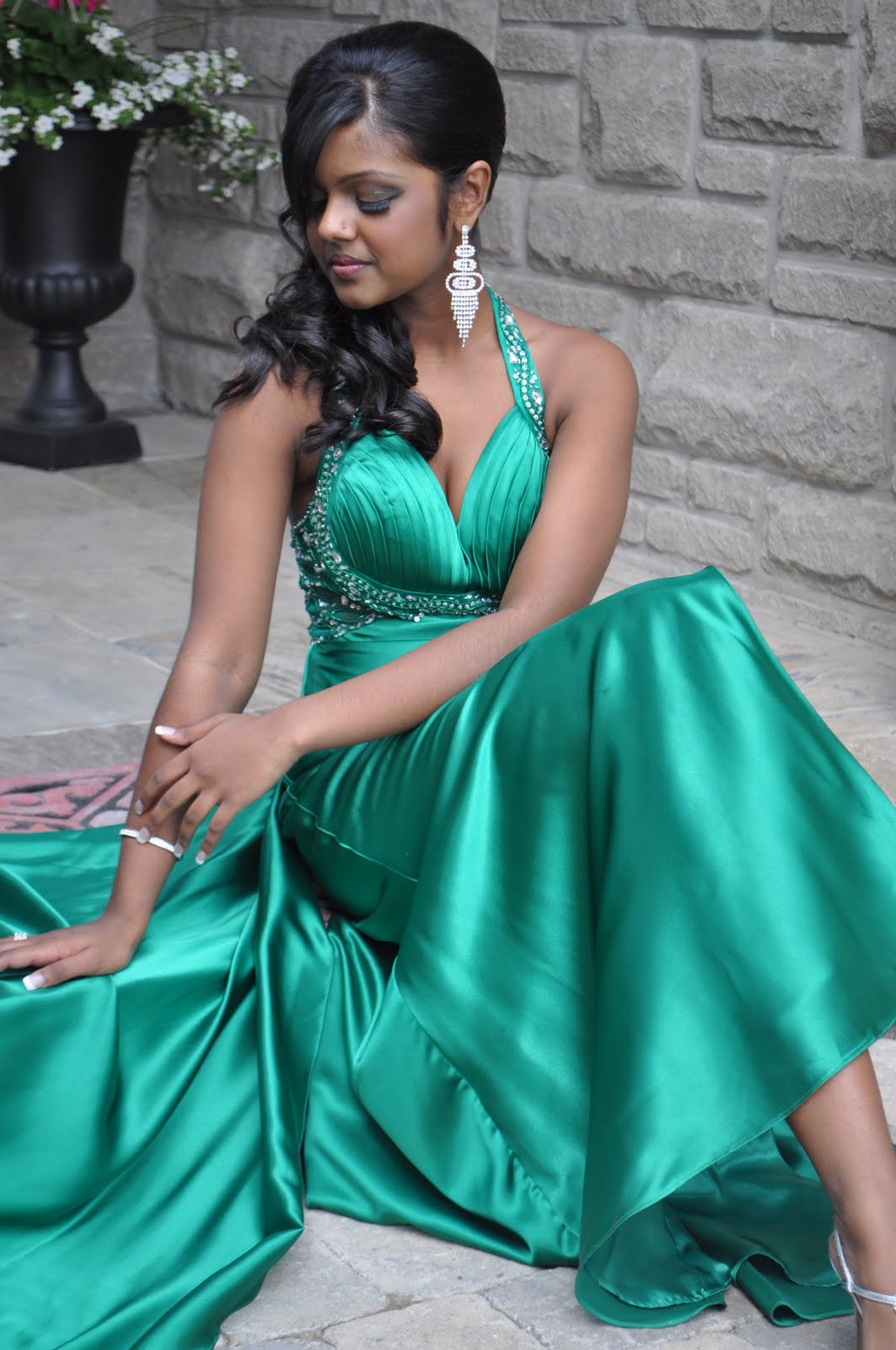 SoPosh Emerald Green Dress Prom time Hair and Makeup! Make those