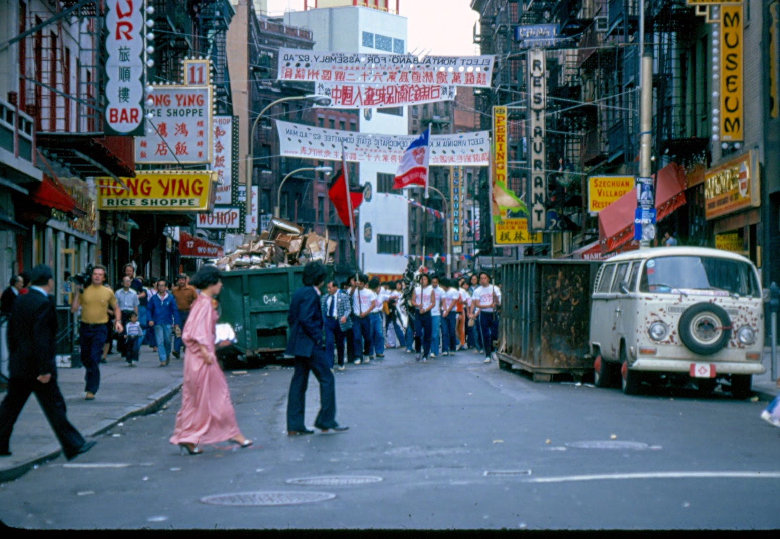 25 Wonderful Color Photographs of Everyday Life in Chinatown, New York in the 1970s ...1552 x 1072