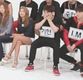 여돌 섹시댄스를 차마 볼 수 없었던 남돌의 반응 | 인스티즈