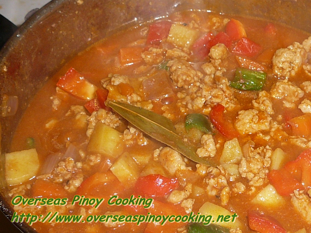 Giniling na Manok, Ground Chicken with Tomato Sauce
