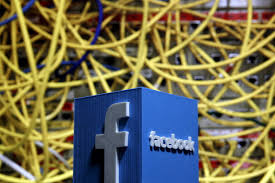 sigla facebook în fața unei grămezi de fire... imagine preluată de pe google images, via cio.com sigla facebook în fața unei grămezi de fire... imagine preluată de pe google images, via cio.com