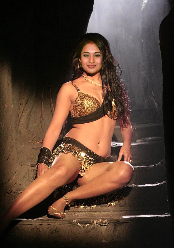 Divyanka Tripathi Sexy Tv Actress Nude Pics Exposing Boobs