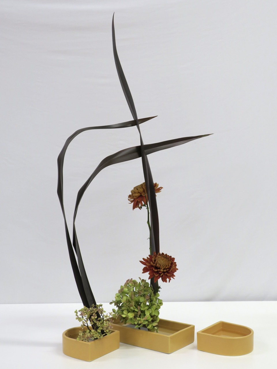 ROADSIDE IKEBANA EXCHANGING MATERIALS and VESSELS