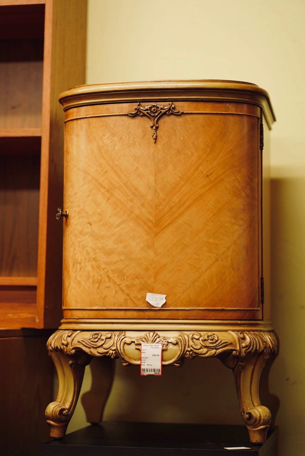 UHURU FURNITURE & COLLECTIBLES **SOLD** 33271 Single French