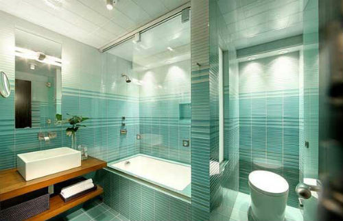 Kombinasi warna cat dinding biru pada kamar mandi Ombre