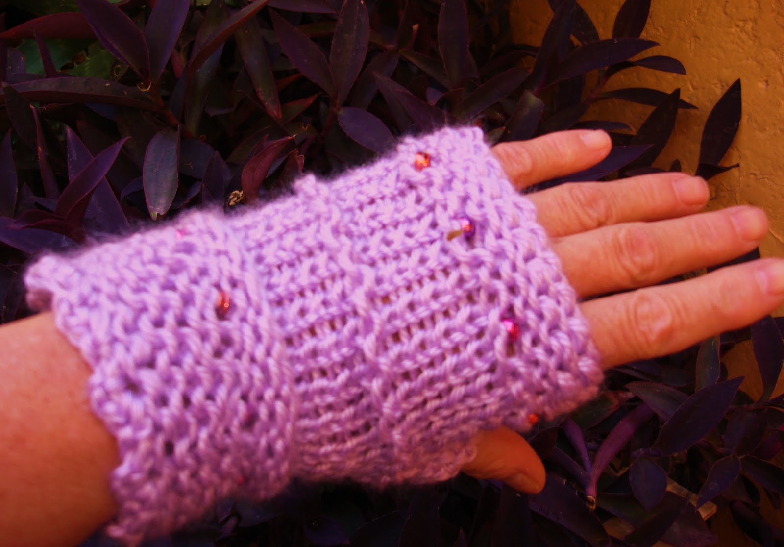 LOOM KNITTING AND SOMETHING ELSE Fingerless Gloves with Beads