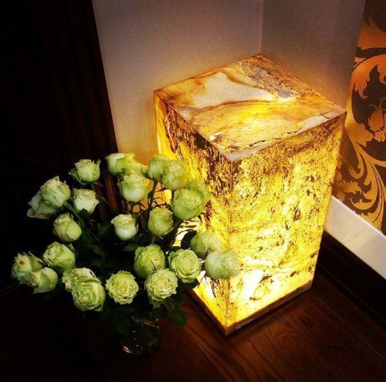 Каменный шпон светопропускающий