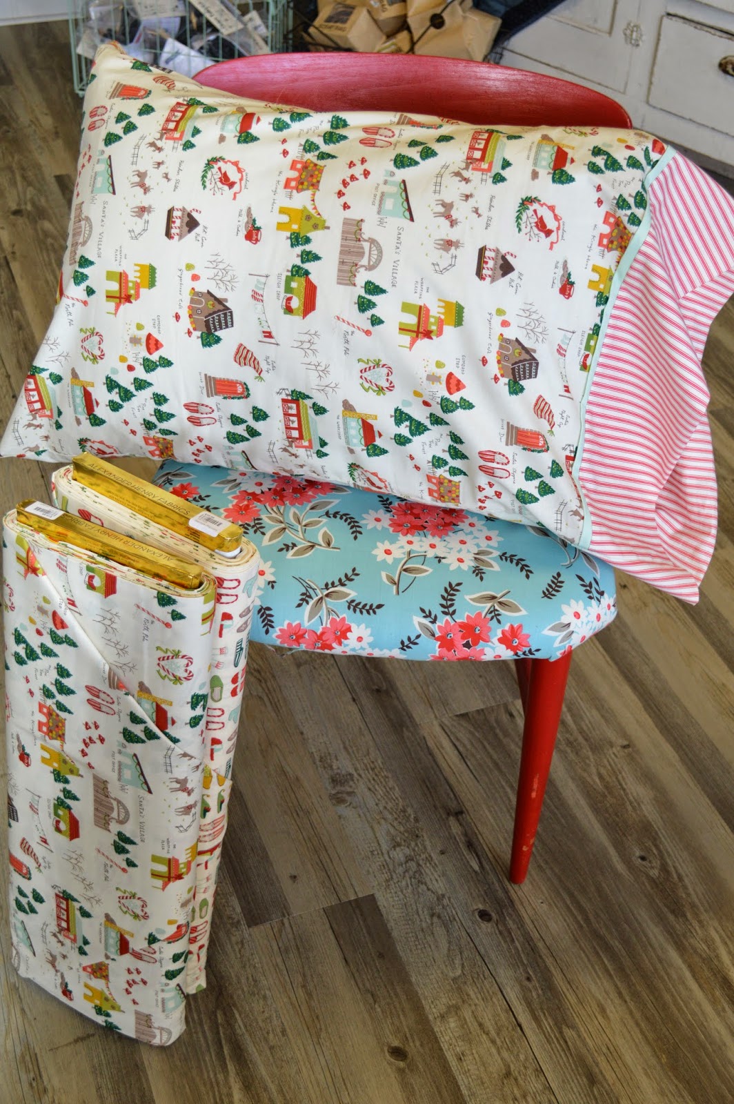 THE QUILT BARN Christmas Pillowcases