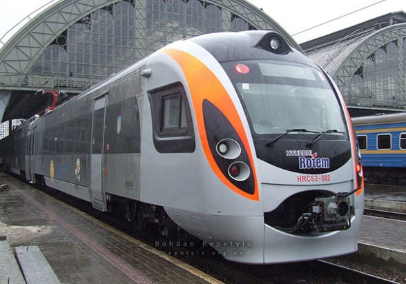 Uno de los trenes eléctricos fabricados por Hyundai Rotem en Ucrania-cochabandido-blog