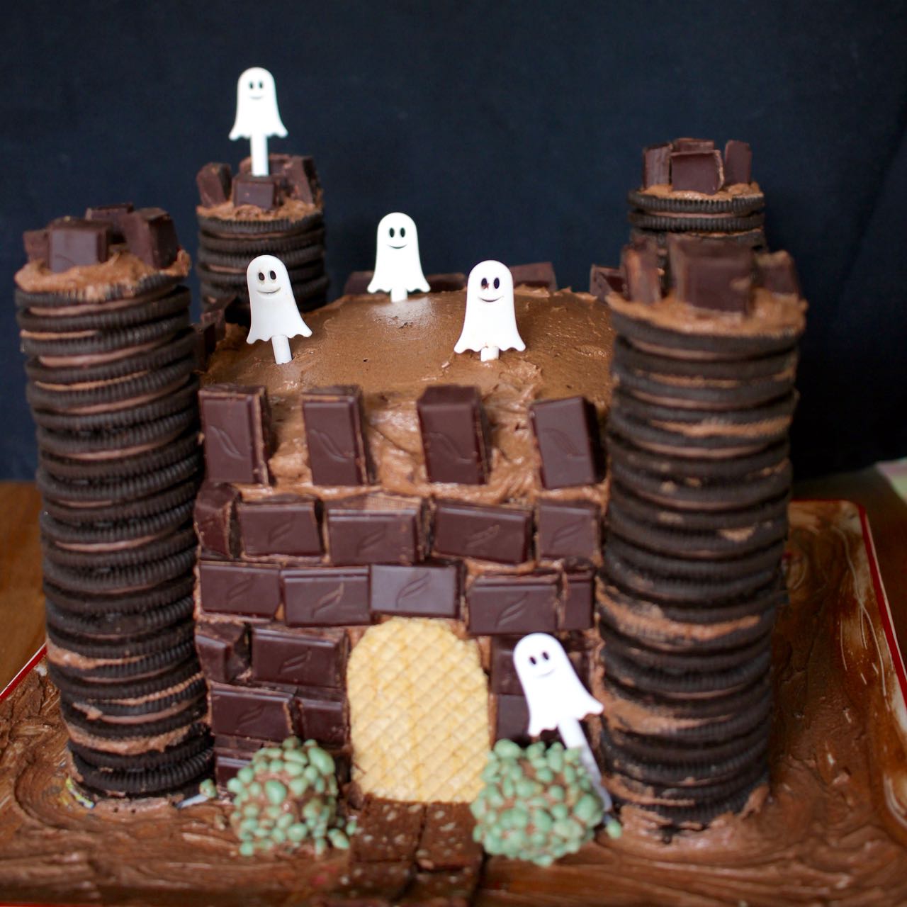Green Gourmet Giraffe Chocolate lovers medieval castle cake step by step