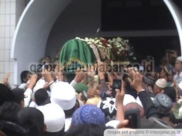 Kalam Sufiah Mencari Sosok Pengganti Abah Anom Kalam Sufiah Mencari Sosok Pengganti Abah Anom