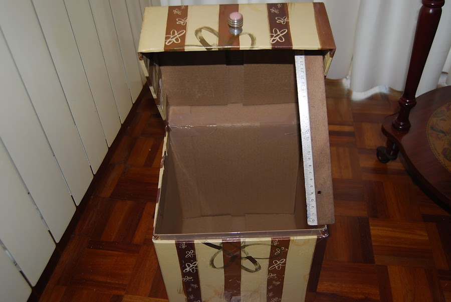 Como forrar una caja de vino de carton, como hacer una caja de regalo.