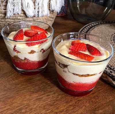 Tiramisu healthy aux fraises et son coulis maison charlotte and cooking