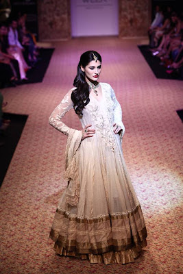 Nargis Fakhri walks the ramp for Ritu Kumar at LFW Winter-Festive