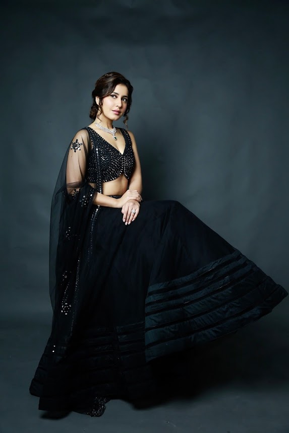 Raashi Khanna in black lehenga