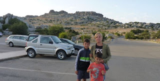 Parquing del Centro de visitantes de El Torcal de Antequera. Parquing del Centro de visitantes de El Torcal de Antequera.