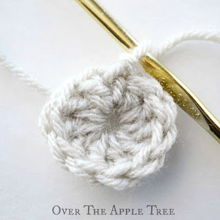 V-stitch Winter Beanie, free pattern, Over The Apple Tree