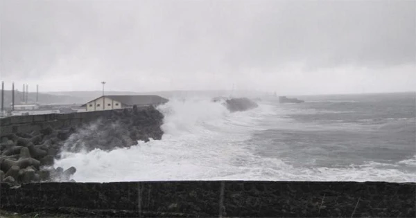 Weather department warns of cyclone, high waves along Kerala coast, Thiruvananthapuram, News, Storm, Fishermen, Chief Minister, Pinarayi vijayan, Kerala