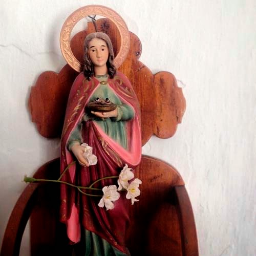 Santa Lucía, Patrona de la Vista. Mientras le pedimos a Nuestra Señora de los Milagros, se nos olvida que estar vivo es una bendición y que nuestra vida es un milagro.