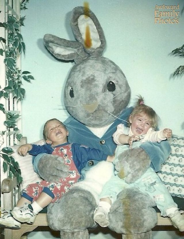 20 Candid Snapshots of Terrifying Easter Bunnies From the 1980s