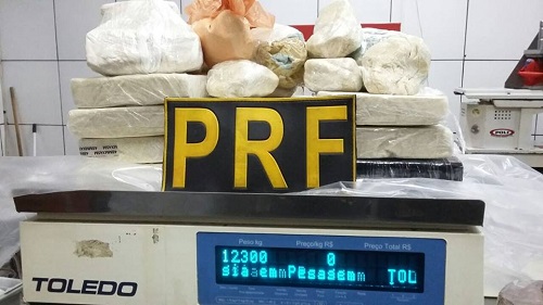 Moradora de Itabuna é presa com 12 kg de cocaína dentro de ônibus na BR-101