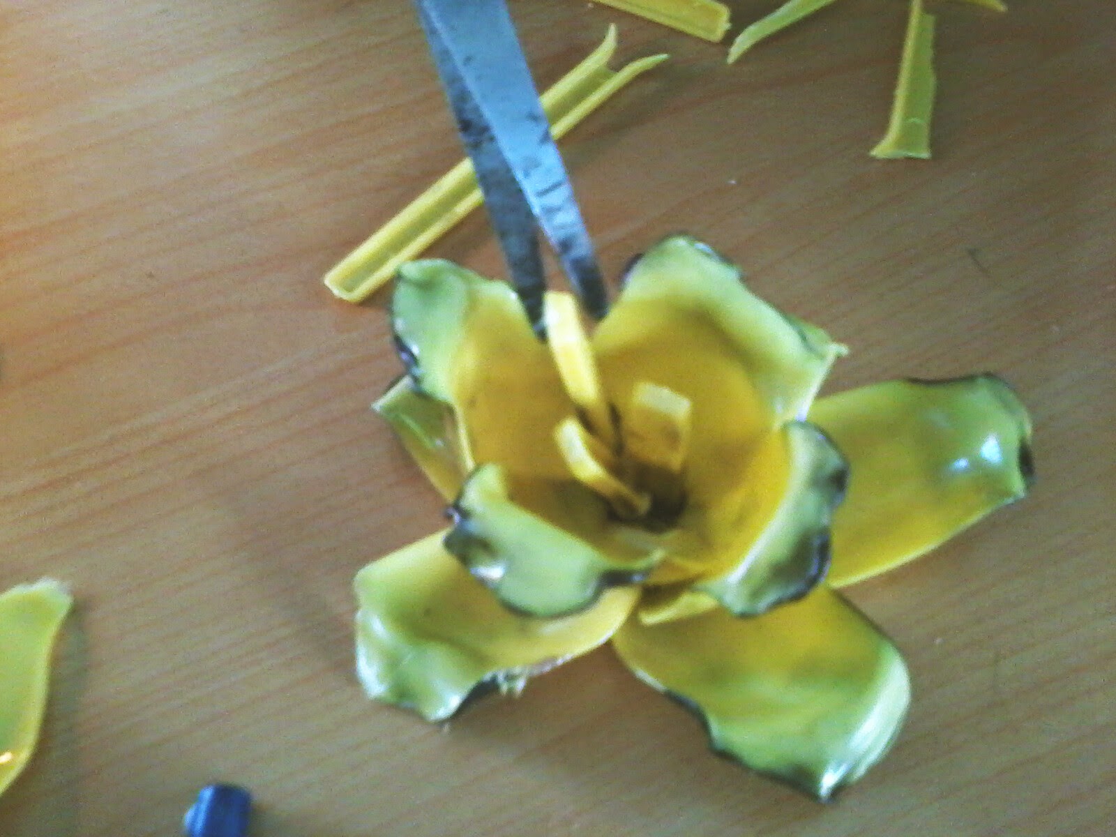 Membuat Bunga  Mawar  dari  Sendok Plastik  ABCD Lendrix