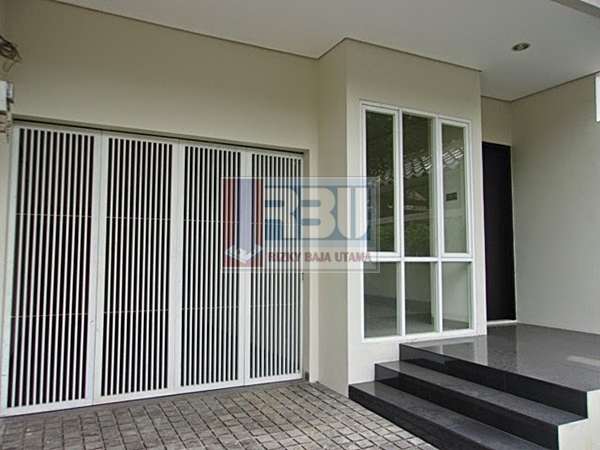 Pagar Besi Rumah Modern Pintu Garasi