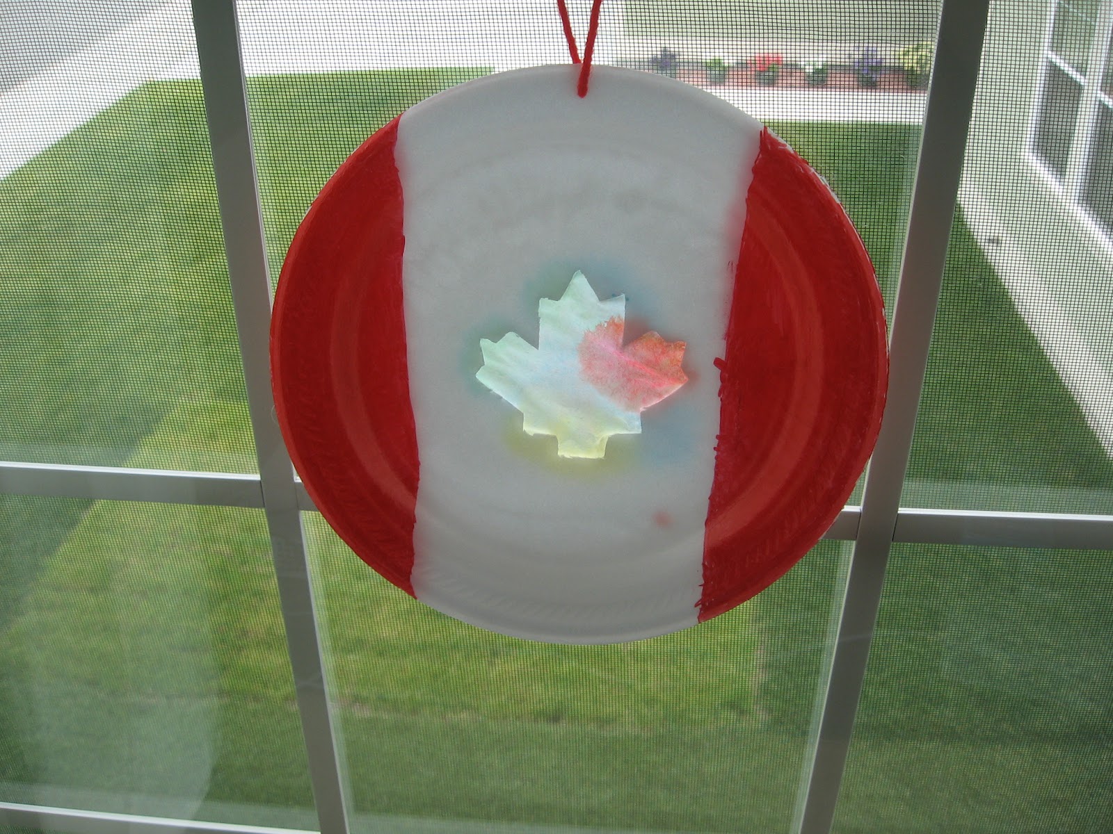 Almost Unschoolers: Canada Day Sun-Catcher Craft