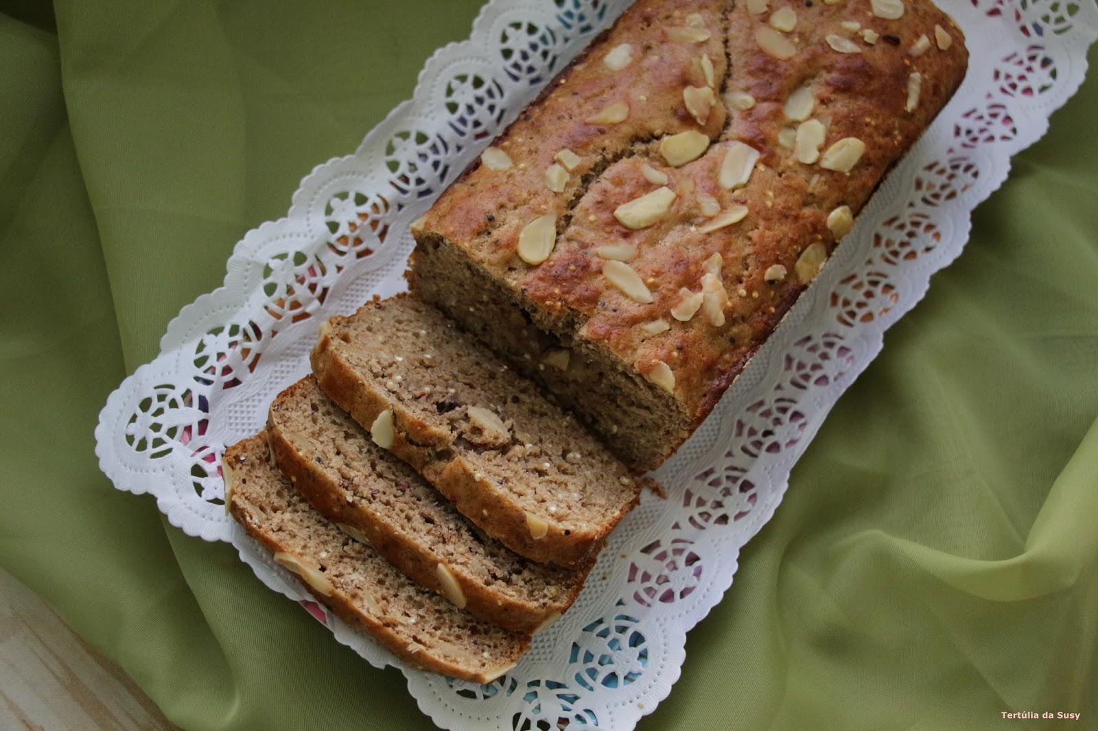 Bolo de banana, quinoa e amêndoa Tertúlia da Susy