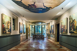The beautiful Oratory of the Crucifix in Chiesa di San Polo lined with paintings by Giandomenico Tiepolo