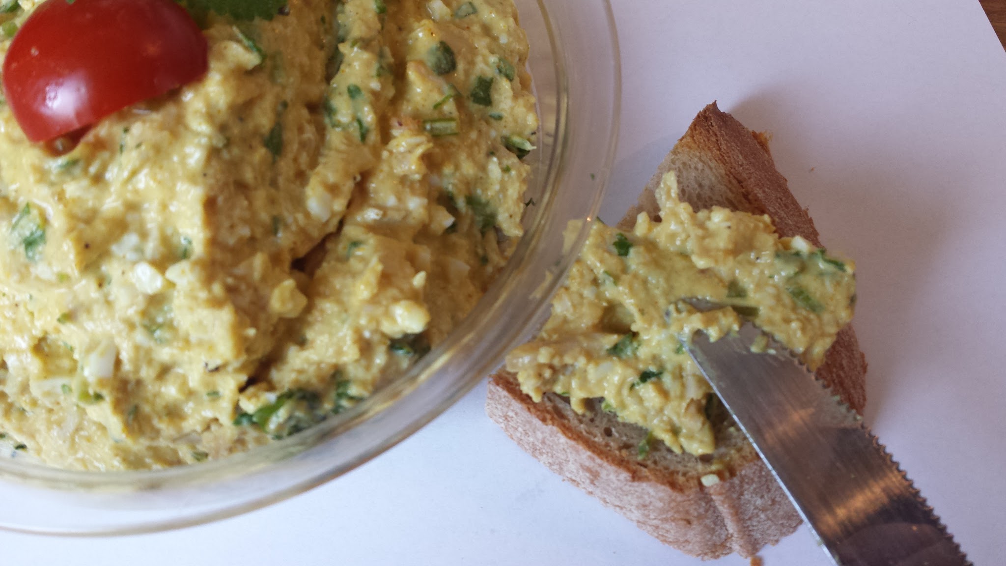 zweierlei Hähnchenaufstrich 8 Rukola Hähnchenaufstrich auf frisch gebackenem Brot