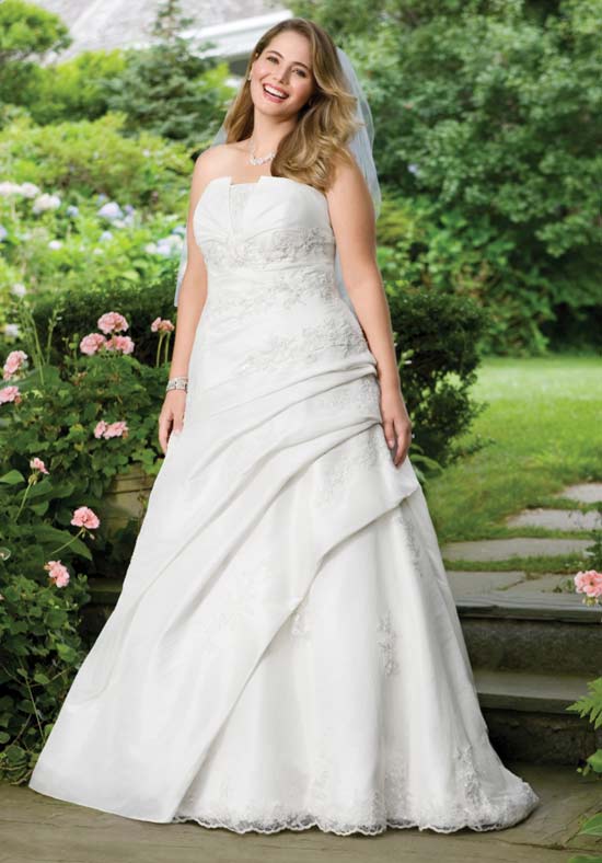 Flawless Shape of Plus Size Bridal Wedding Gown