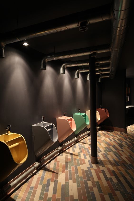 Необычные публичные туалеты 